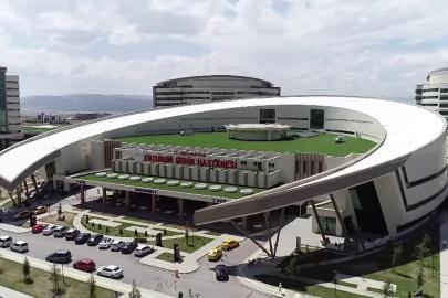 Erzurum Şehir Hastanesi'nde canlı yayında kolon ameliyatı yapıldı