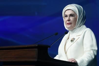 Emine Erdoğan: Malazgirt'in asırları aşan ruhunun, yarınlarımıza istikamet vermeye devam etmesini diliyorum