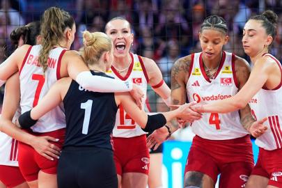 A Mili Voleybol Takımı final için Sırbistan karşısında