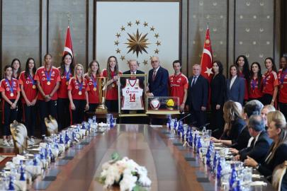 Cumhurbaşkanı Erdoğan, Avrupa Şampiyonu olan Filenin Sultanları'nı kabul etti