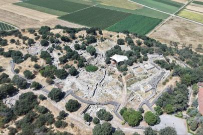 Troya Antik Kenti'nde 2 bin 800 yıllık agora gün yüzüne çıkıyor
